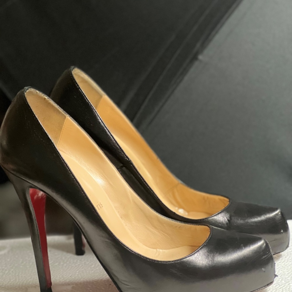 louboutin red bottom heels
